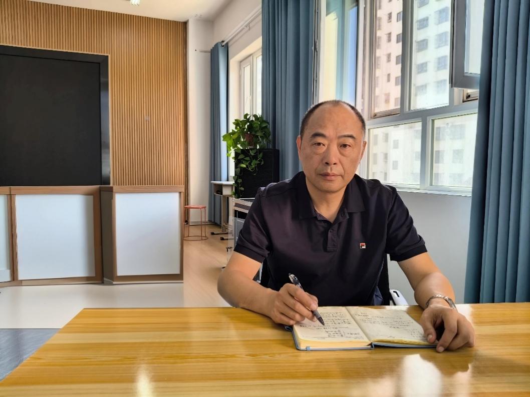 孔令在巴楚職校工作照。
