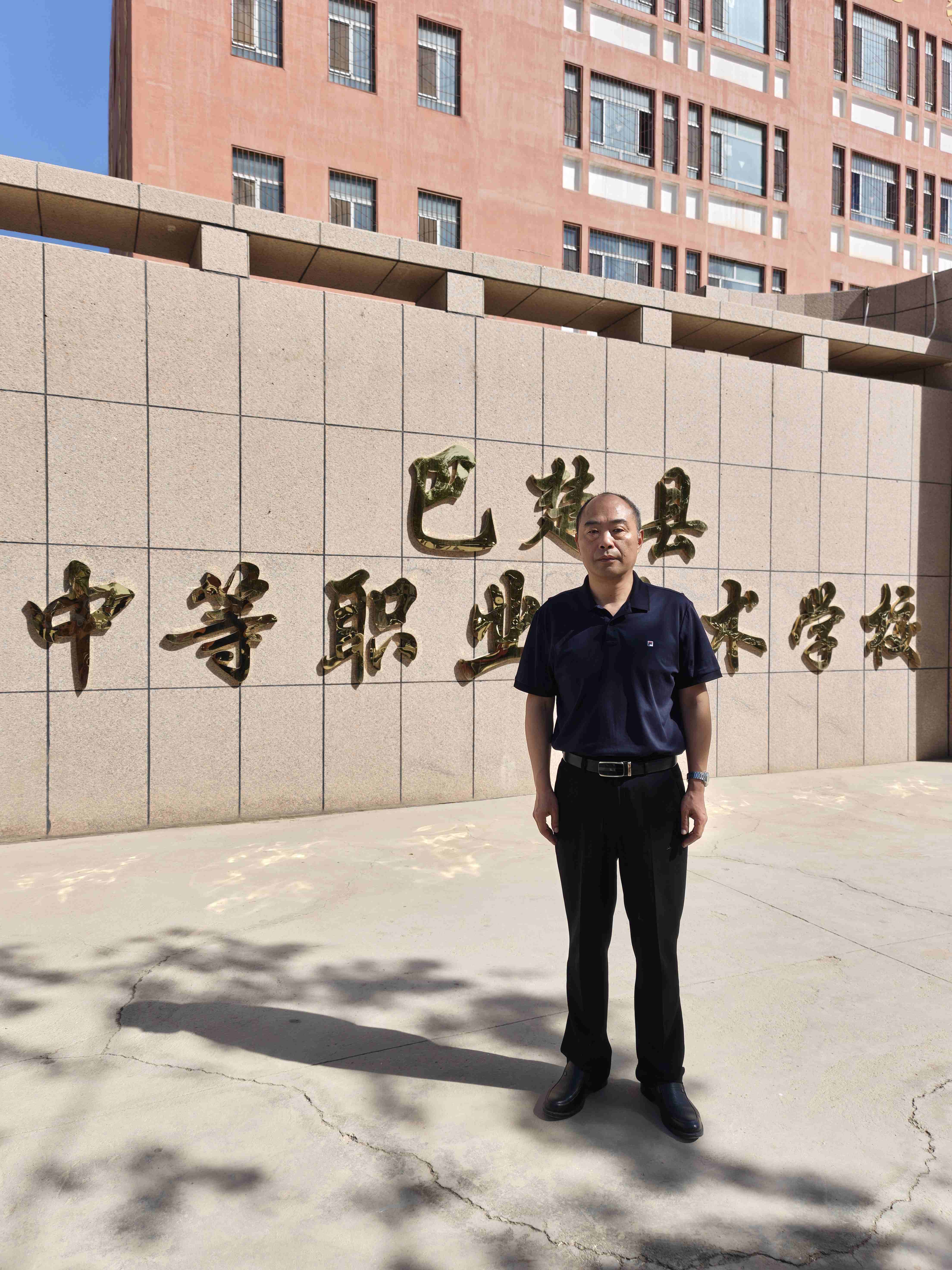 巴楚縣中等職業技術學校副校長孔令。人民網記者 葛俊俊攝