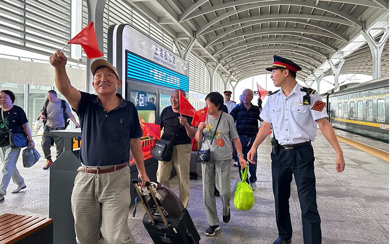 長三角鐵路今迎國慶假期首波客流高峰 預計發送旅客376萬人次