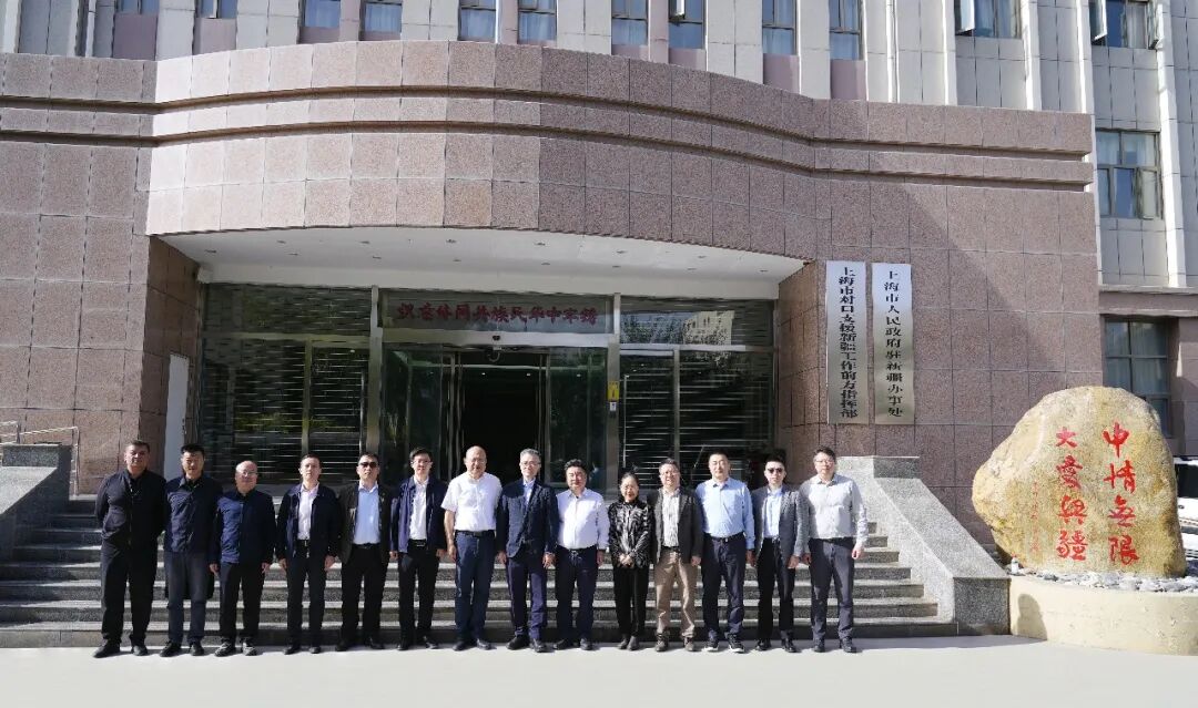 上海援疆前指会见百联集团有限公司党委书记、董事长濮韶华一行