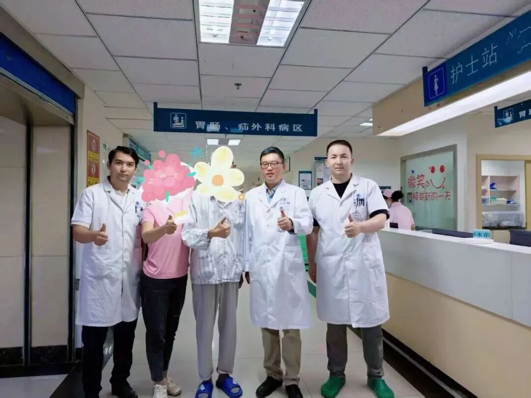 腹壁 “无痕”！上海援疆专家带领团队完成腹腔镜结肠癌 NOSES 手术