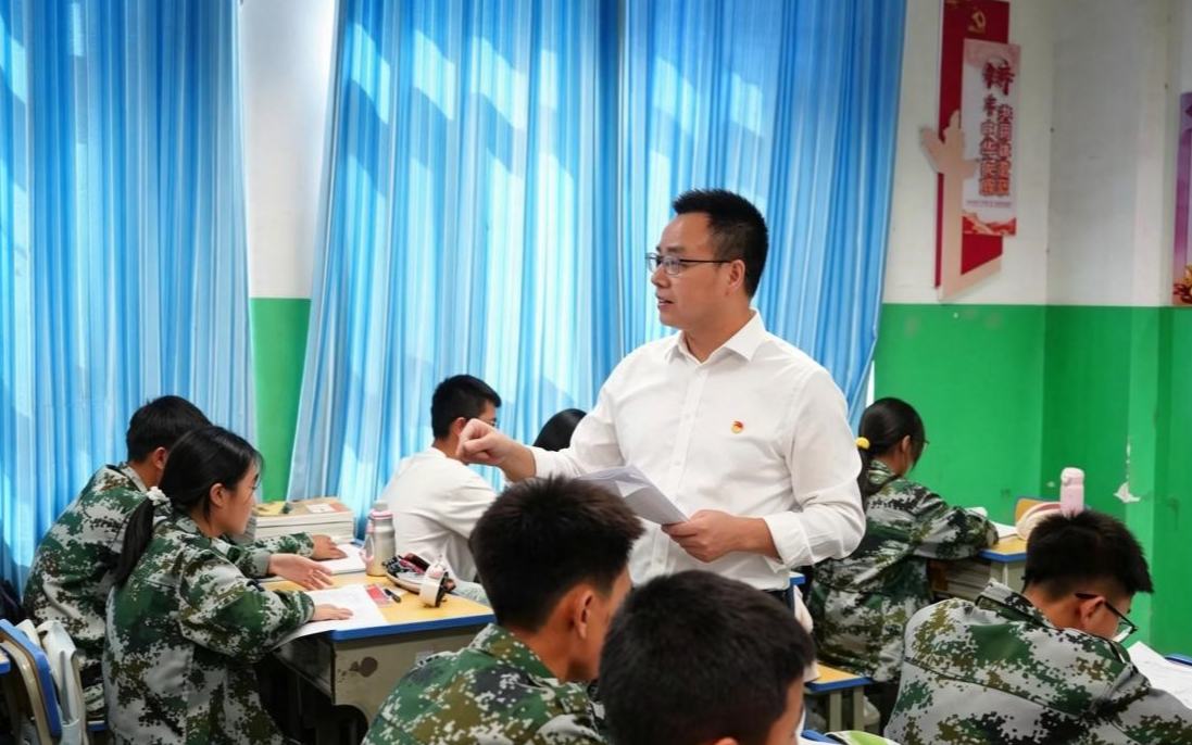 上海援疆教師羅加寶：讓“上海經驗”在澤普課堂落地生根