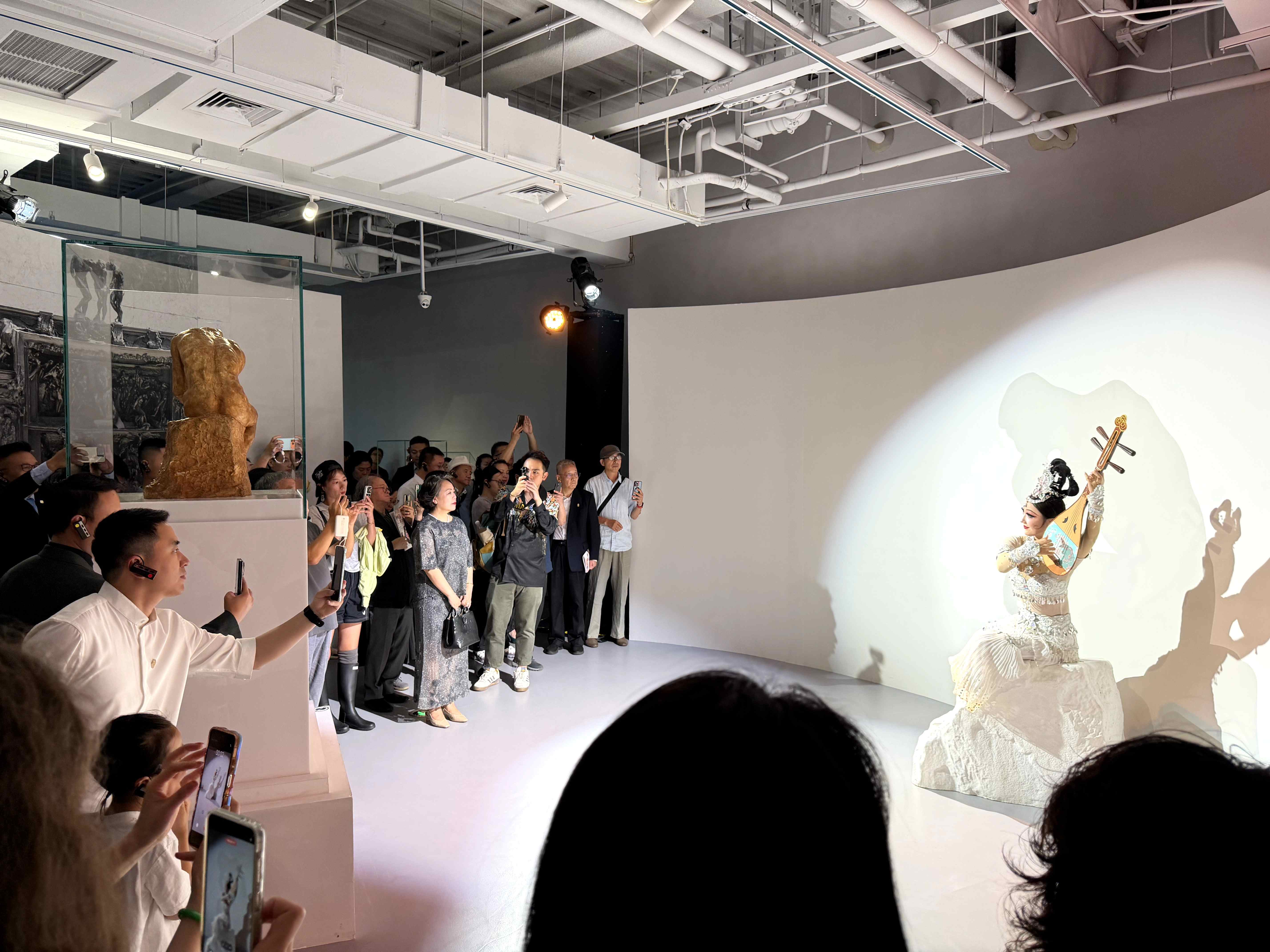 沉浸式展演。