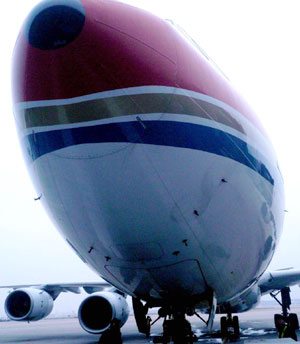 赴美旅游团车祸伤亡游客第二批家属启程