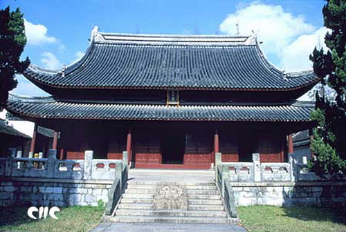 与县府一起建造的嘉定孔庙已有800年历史，它是教化嘉定的象征，更是千年嘉定的精神家园