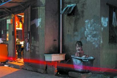 被涂鸦搅动的弄堂