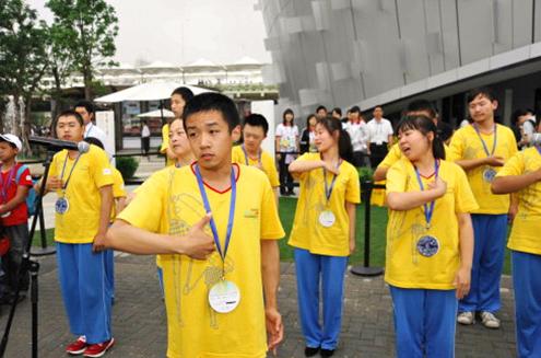 陪伴特殊儿童看世博:平等生存,感动生命