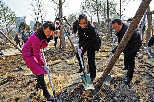 上海卢湾区启动幸福林全民义务植树活动