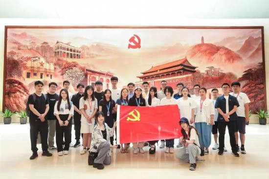 嗶哩嗶哩公司黨員和黨員UP主參觀中共一大會址紀念館